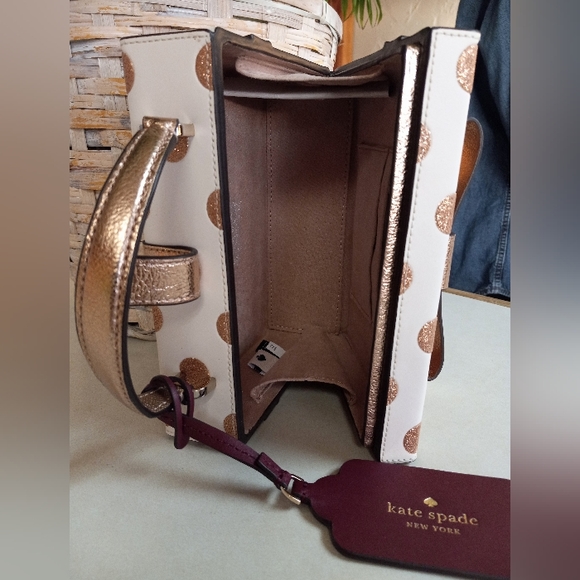 Kate Spade New York Crossbody Bag, Wrapping Party Gift Box. Parchment & Gold - Picture 5 of 12